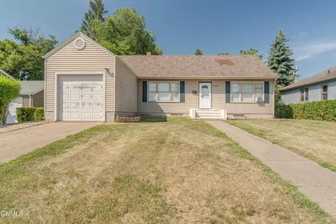 1030 Riverview Ave, Bismarck, ND 58504