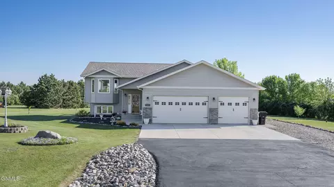 3616 Southridge Ln, Bismarck, ND 58504