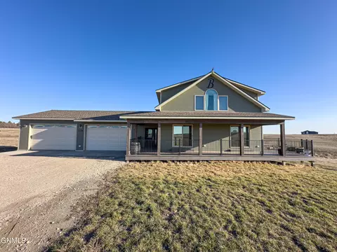 Exterior - 12932 Clark Ct, Williston, ND 58801 photo 6 of 6