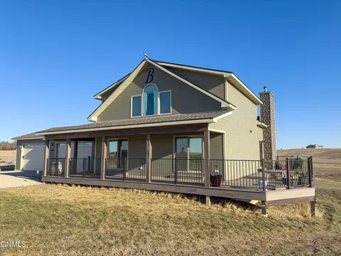 Exterior - 12932 Clark Ct, Williston, ND 58801 photo 4 of 6