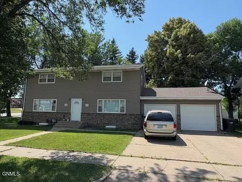 24002404 7th St N, Bismarck, ND 58503