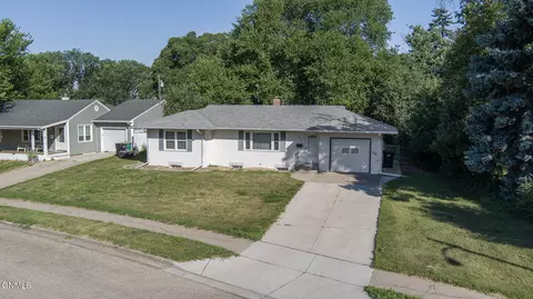 204 Teton Ave, Bismarck, ND 58501