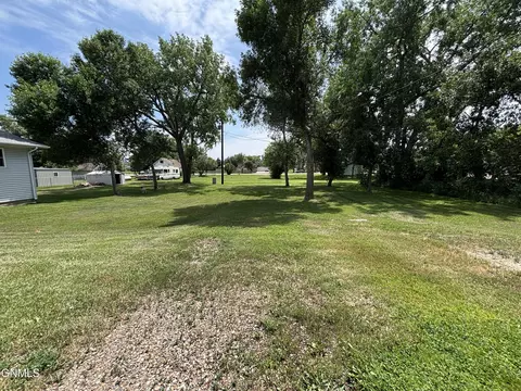 Exterior - 218 1st Ave E, Zap, ND 58580 photo 8 of 13