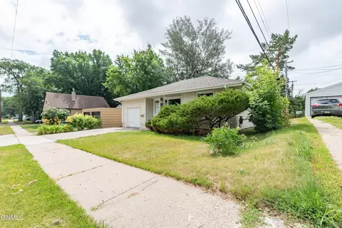 1715 D Ave E, Bismarck, ND 58501 photo 3
