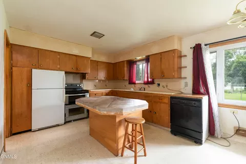 1715 D Ave E, Bismarck, ND 58501 photo 4