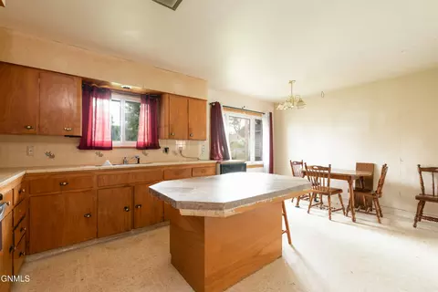 1715 D Ave E, Bismarck, ND 58501 photo 6