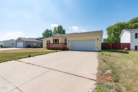 139 Allen Dr, Lincoln, ND 58504
