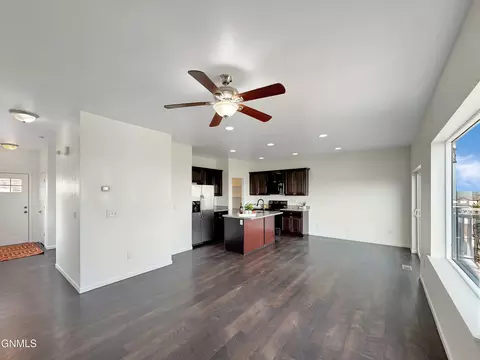 13701 Kristina St, Williston, ND 58801 photo 3