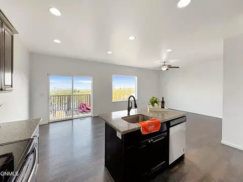 13701 Kristina St, Williston, ND 58801 photo 7