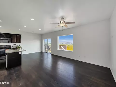 13701 Kristina St, Williston, ND 58801 photo 8