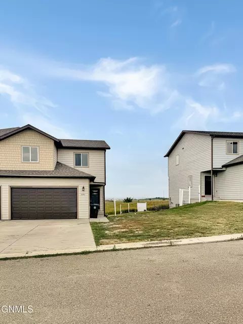 13701 Kristina St, Williston, ND 58801 photo 2