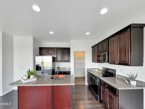 13701 Kristina St, Williston, ND 58801 photo 5