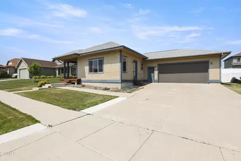 2806 25th St W, Williston, ND 58801