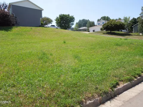 1901 Bruley Rd NW, Mandan, ND 58554