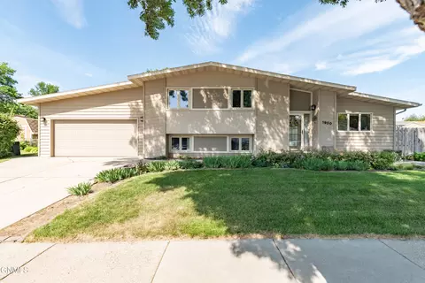 1900 19th St N, Bismarck, ND 58501