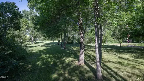 Exterior - 315 Hwy 25 E, Center, ND 58530 photo 6 of 10