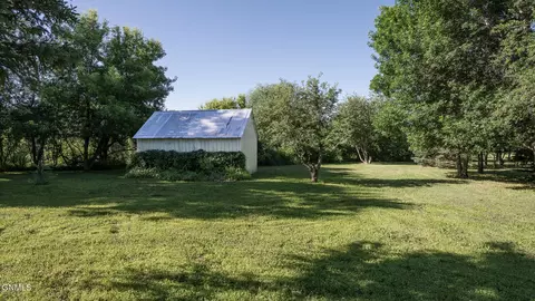Exterior - 315 Hwy 25 E, Center, ND 58530 photo 4 of 10