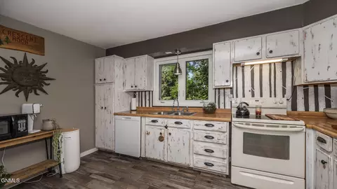 Kitchen - 315 Hwy 25 E, Center, ND 58530 photo 2 of 3