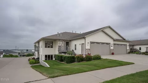 1609 N 33rd St, Bismarck, ND 58501