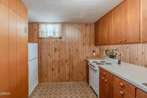 Kitchen - 1909 Divide Ave, Bismarck, ND 58501 photo 2 of 8