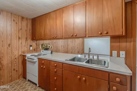 Kitchen - 1909 Divide Ave, Bismarck, ND 58501 photo 3 of 8