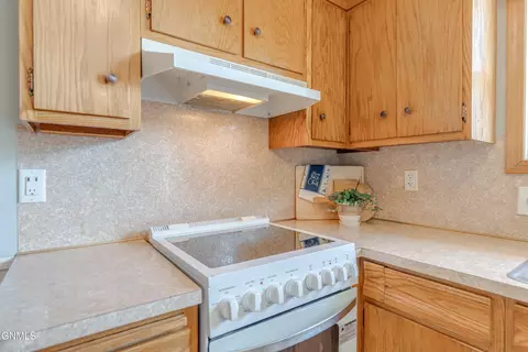 Kitchen - 1909 Divide Ave, Bismarck, ND 58501 photo 6 of 8