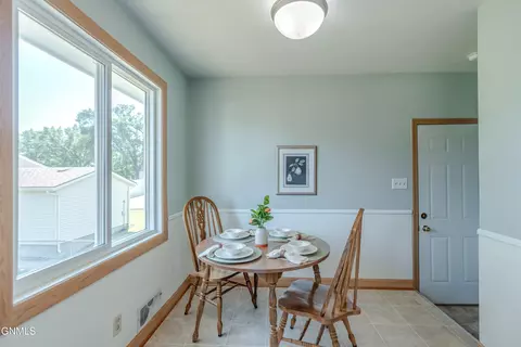 Dining - 1909 Divide Ave, Bismarck, ND 58501 photo 1 of 2