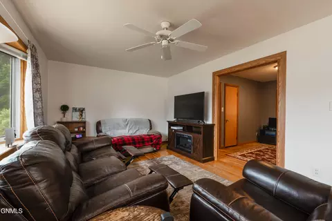 2128 E Avenue Ave E, Bismarck, ND 58501 photo 3