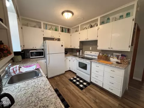 Kitchen - 402 Brewster St E, Harvey, ND 58341 photo 2 of 2