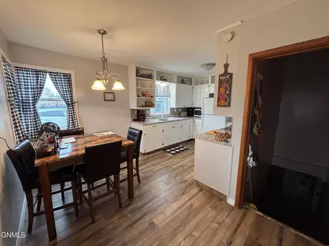 Dining - 402 Brewster St E, Harvey, ND 58341 photo 2 of 2