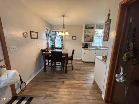 Dining - 402 Brewster St E, Harvey, ND 58341 photo 1 of 2
