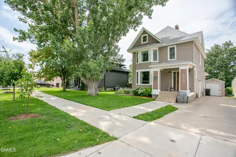 815 1st Ave E, Williston, ND 58801 photo 3