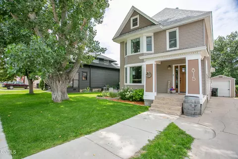 815 1st Ave E, Williston, ND 58801 photo 2