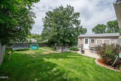 815 1st Ave E, Williston, ND 58801 photo 37
