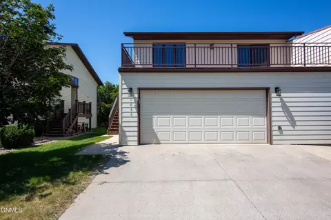 1086 Westwood St, Bismarck, ND 58504