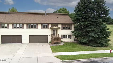 522 N 35th St, Bismarck, ND 58501
