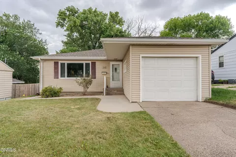 1218 15th St N, Bismarck, ND 58501