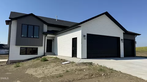 5419 Welder Ave, Bismarck, ND 58503