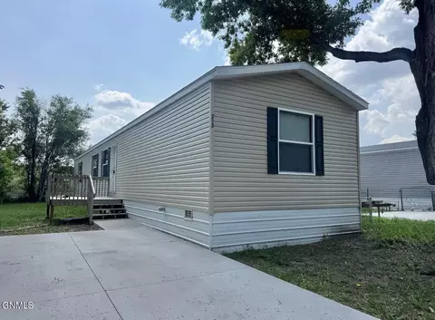 213 S Prairie Ln, Mandan, ND 58554