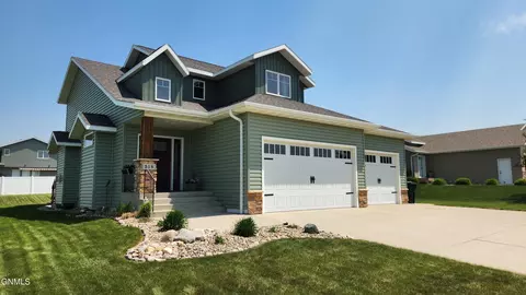 518 Medora Ave, Bismarck, ND 58503
