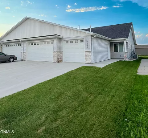 3714 Gale Circle Cir SE, Mandan, ND 58554
