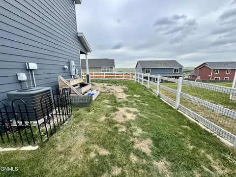 5809 Vanessa Ave, Williston, ND 58801 photo 34