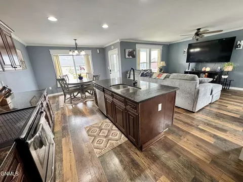 5809 Vanessa Ave, Williston, ND 58801 photo 13