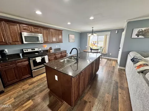 5809 Vanessa Ave, Williston, ND 58801 photo 10