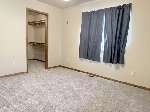 5000 Weyburn Dr, Bismarck, ND 58503 photo 27