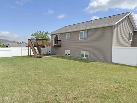 5000 Weyburn Dr, Bismarck, ND 58503 photo 44