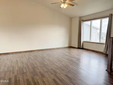 5000 Weyburn Dr, Bismarck, ND 58503 photo 8