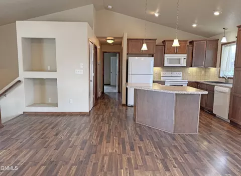 5000 Weyburn Dr, Bismarck, ND 58503 photo 6