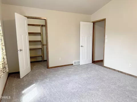5000 Weyburn Dr, Bismarck, ND 58503 photo 15