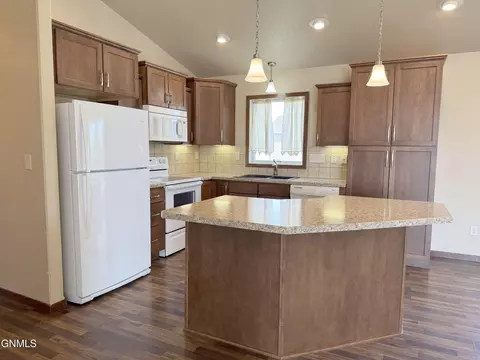 5000 Weyburn Dr, Bismarck, ND 58503 photo 32